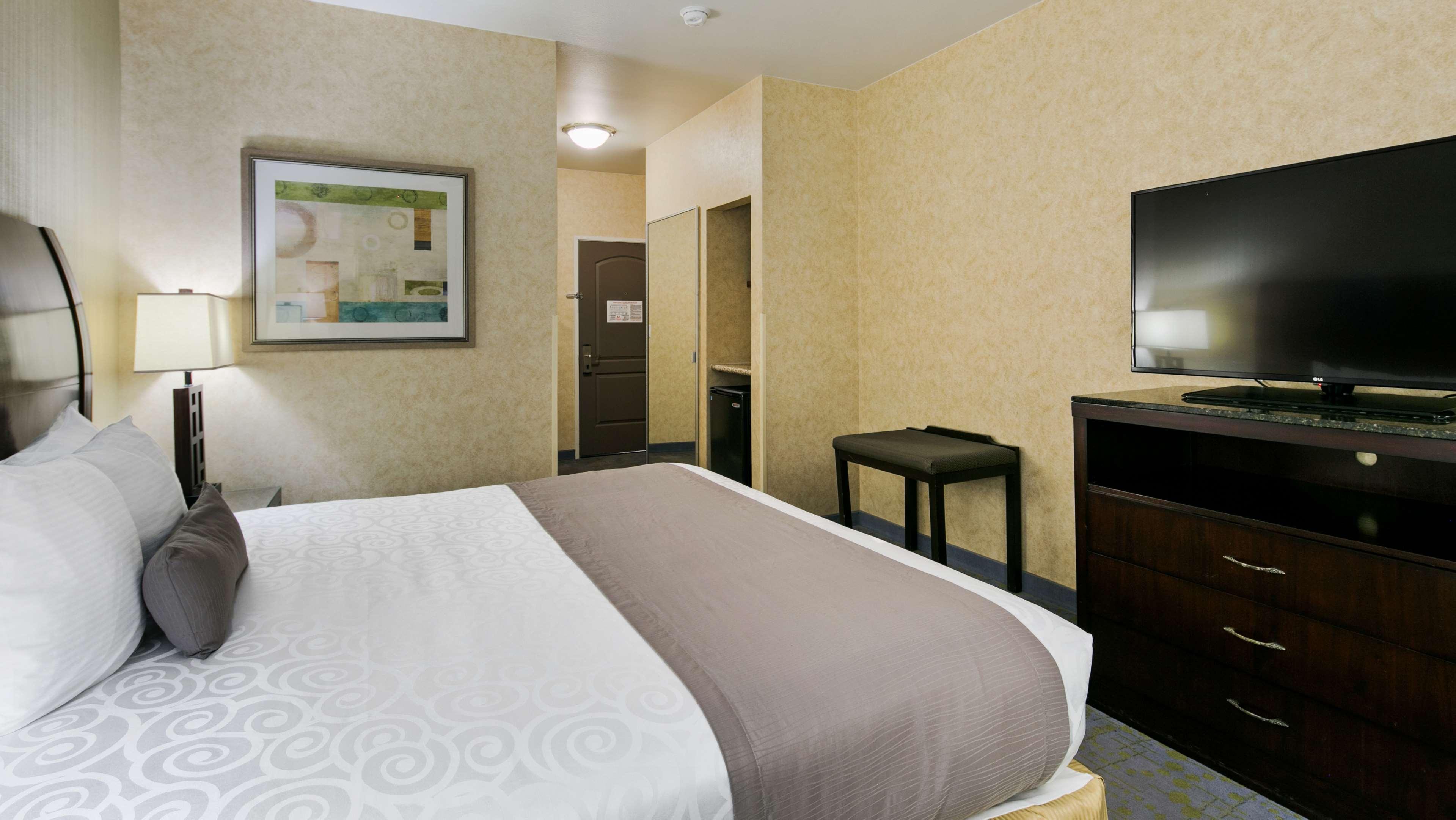 Best Western Plus Wasco Inn & Suites Ngoại thất bức ảnh