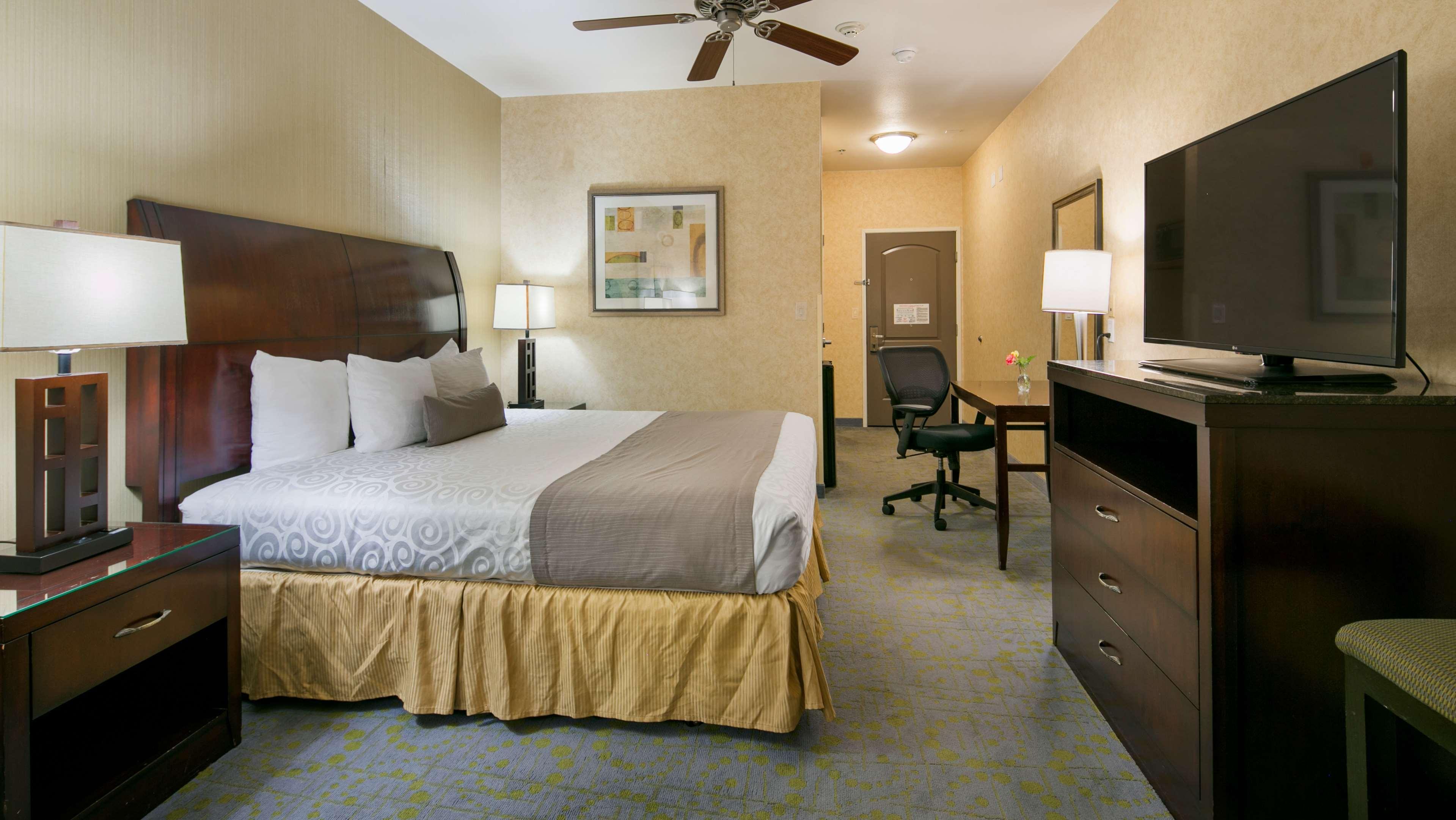 Best Western Plus Wasco Inn & Suites Ngoại thất bức ảnh