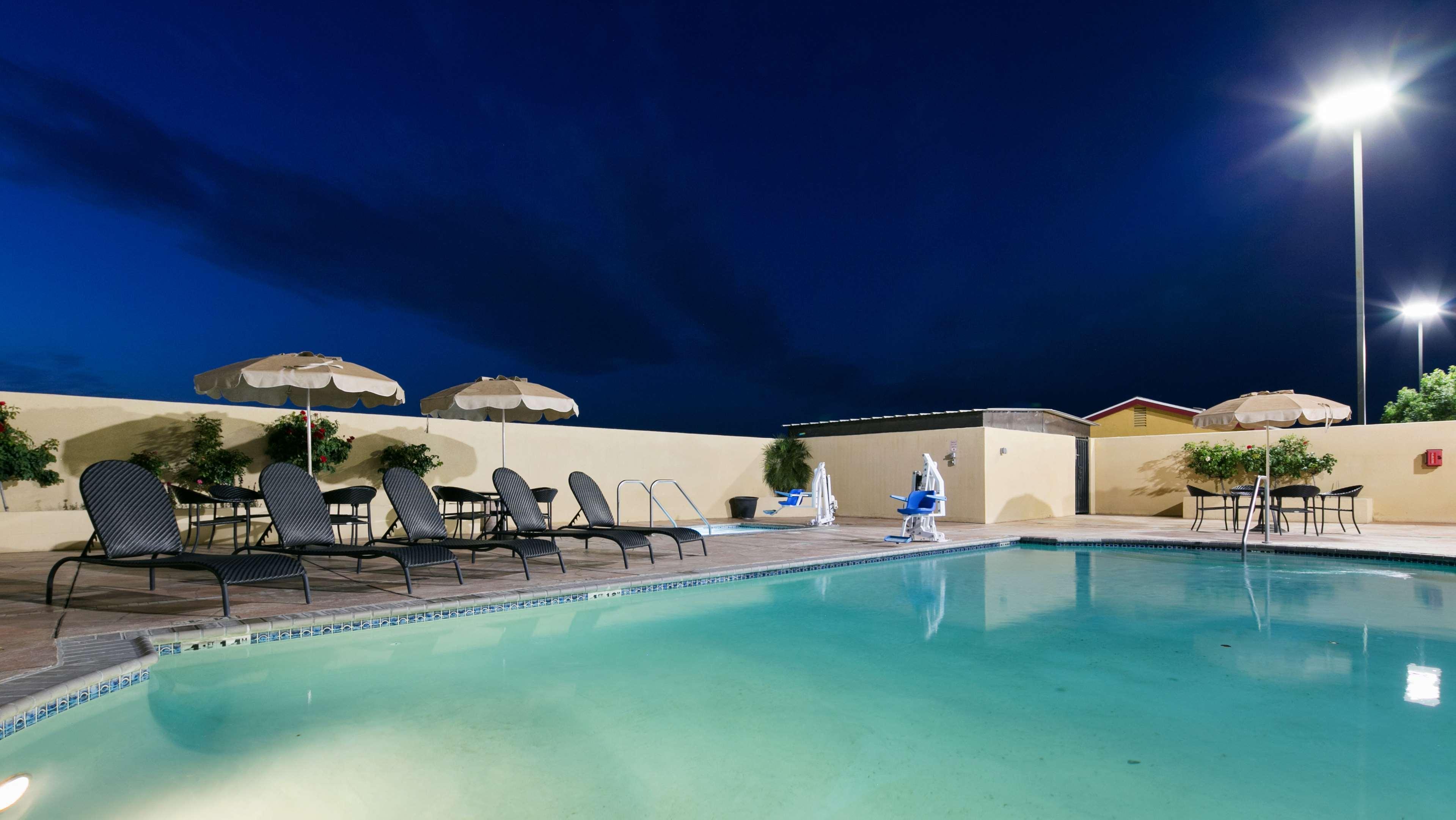 Best Western Plus Wasco Inn & Suites Ngoại thất bức ảnh