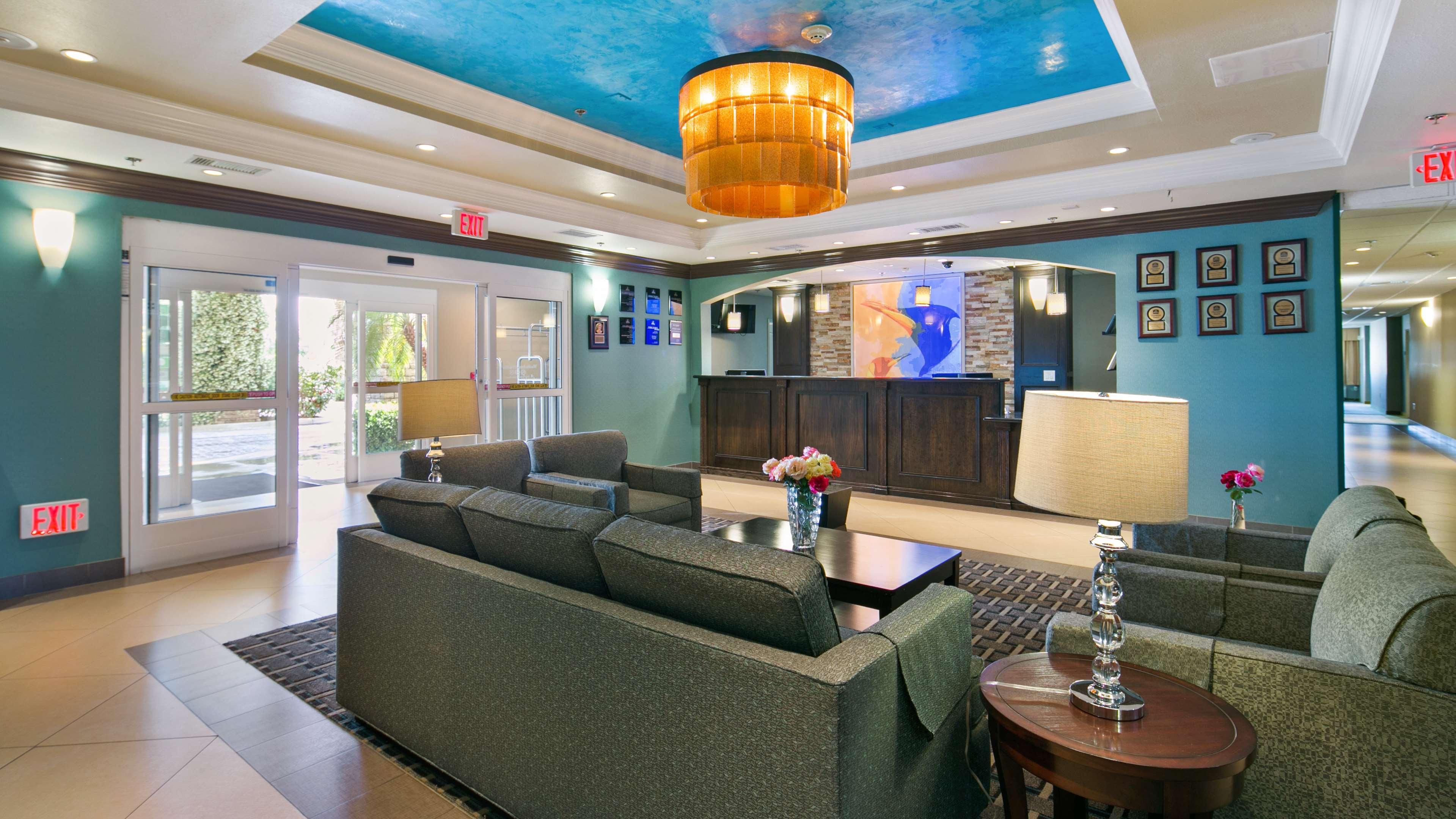Best Western Plus Wasco Inn & Suites Ngoại thất bức ảnh