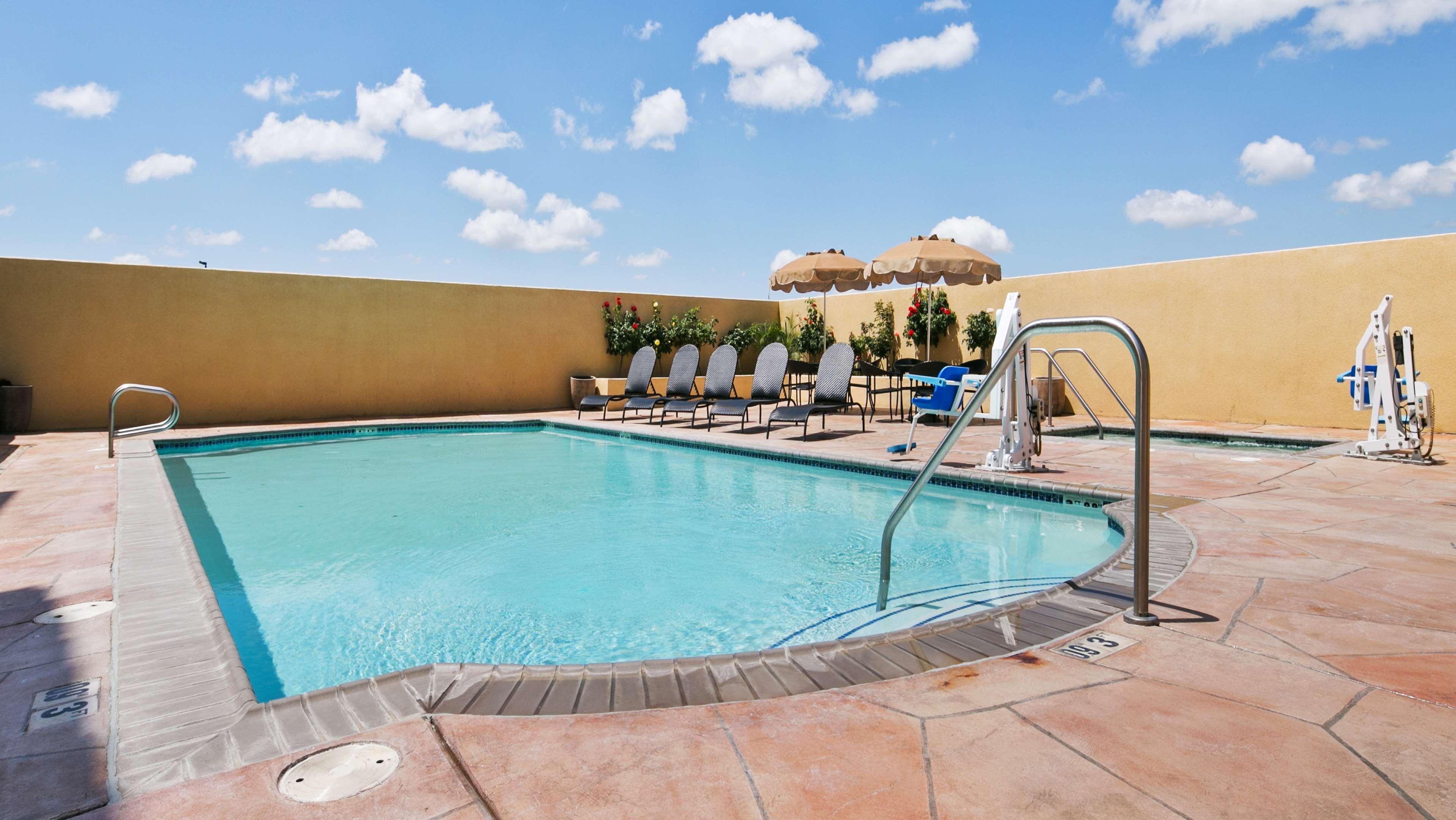 Best Western Plus Wasco Inn & Suites Ngoại thất bức ảnh