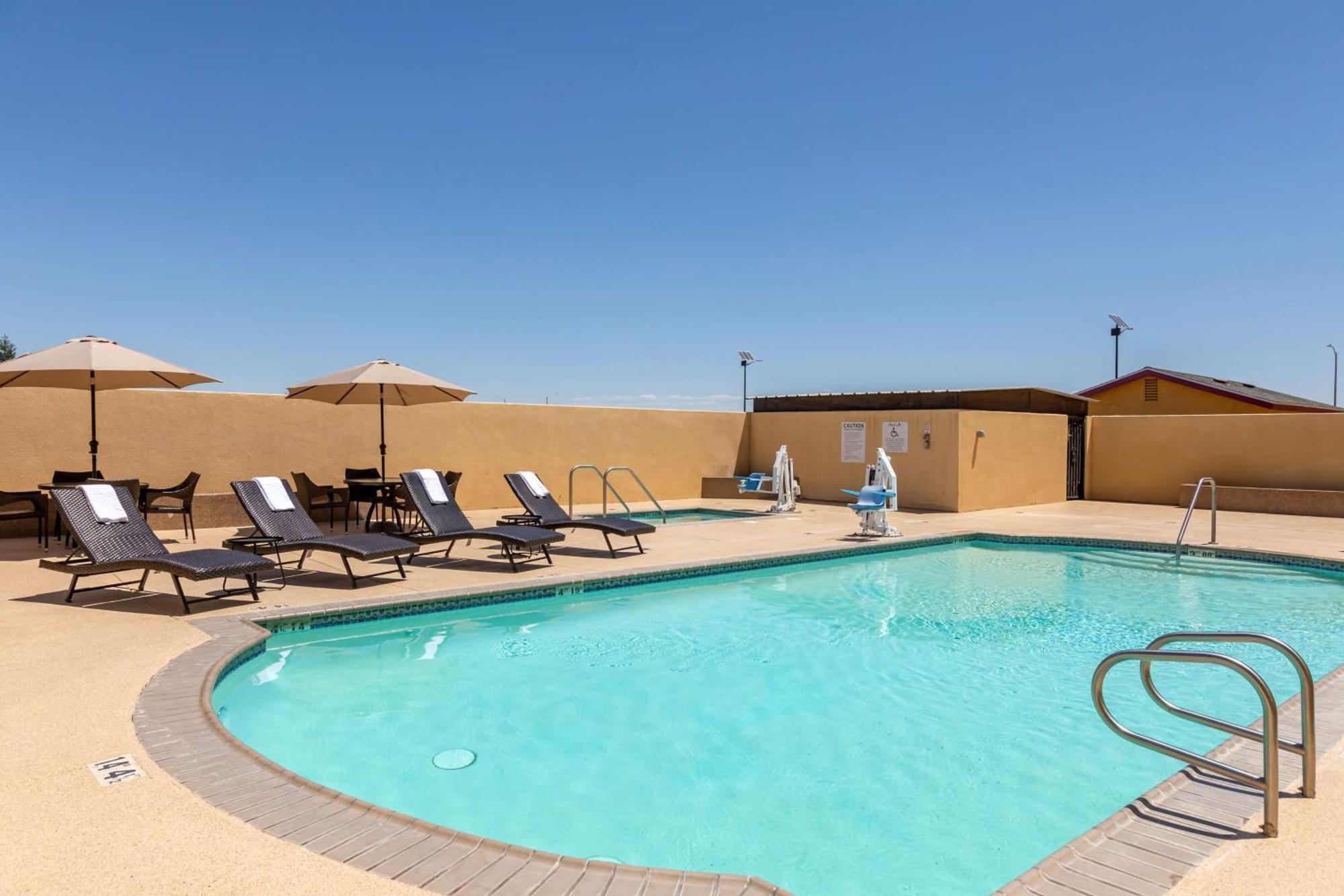 Best Western Plus Wasco Inn & Suites Ngoại thất bức ảnh